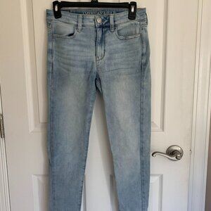 American Eagle Women's Hi-Rise Jegging, Light Wash, size 2 R EUC